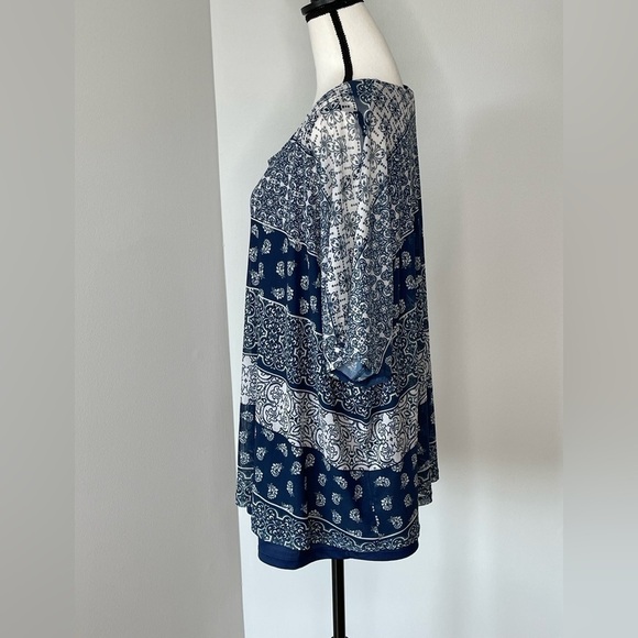 Catherines size 2X top blue lined - Picture 5 of 8